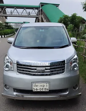 Toyota Noah 2012 Silver