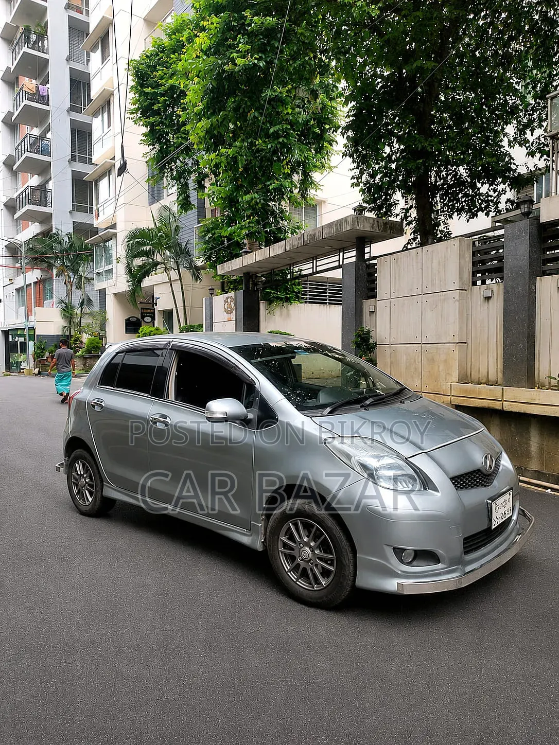 Toyota Vitz 1.3 Front-Wheel Drive 5-Door 2009 Gray