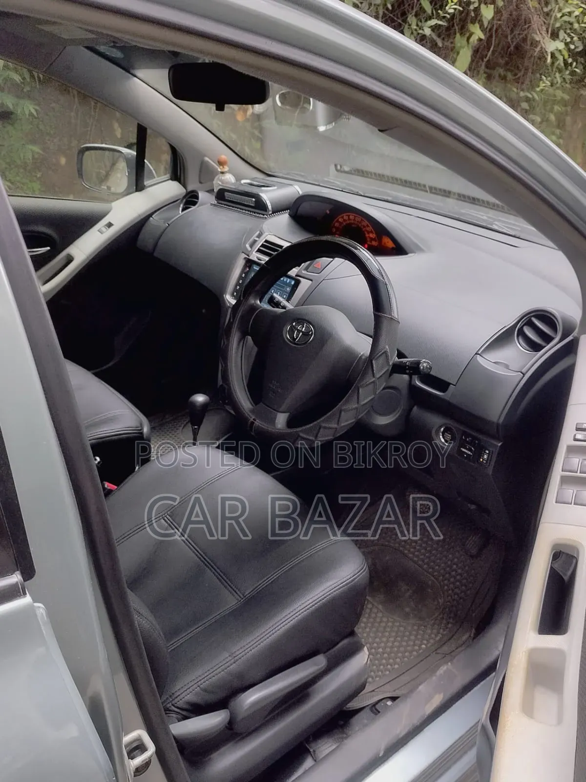 Toyota Vitz 1.3 Front-Wheel Drive 5-Door 2009 Gray