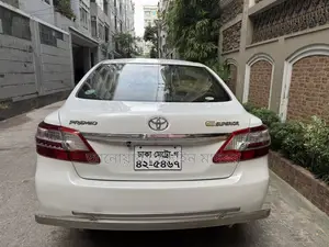 টয়োটা প্রিমিও ২০১৩ পার্ল