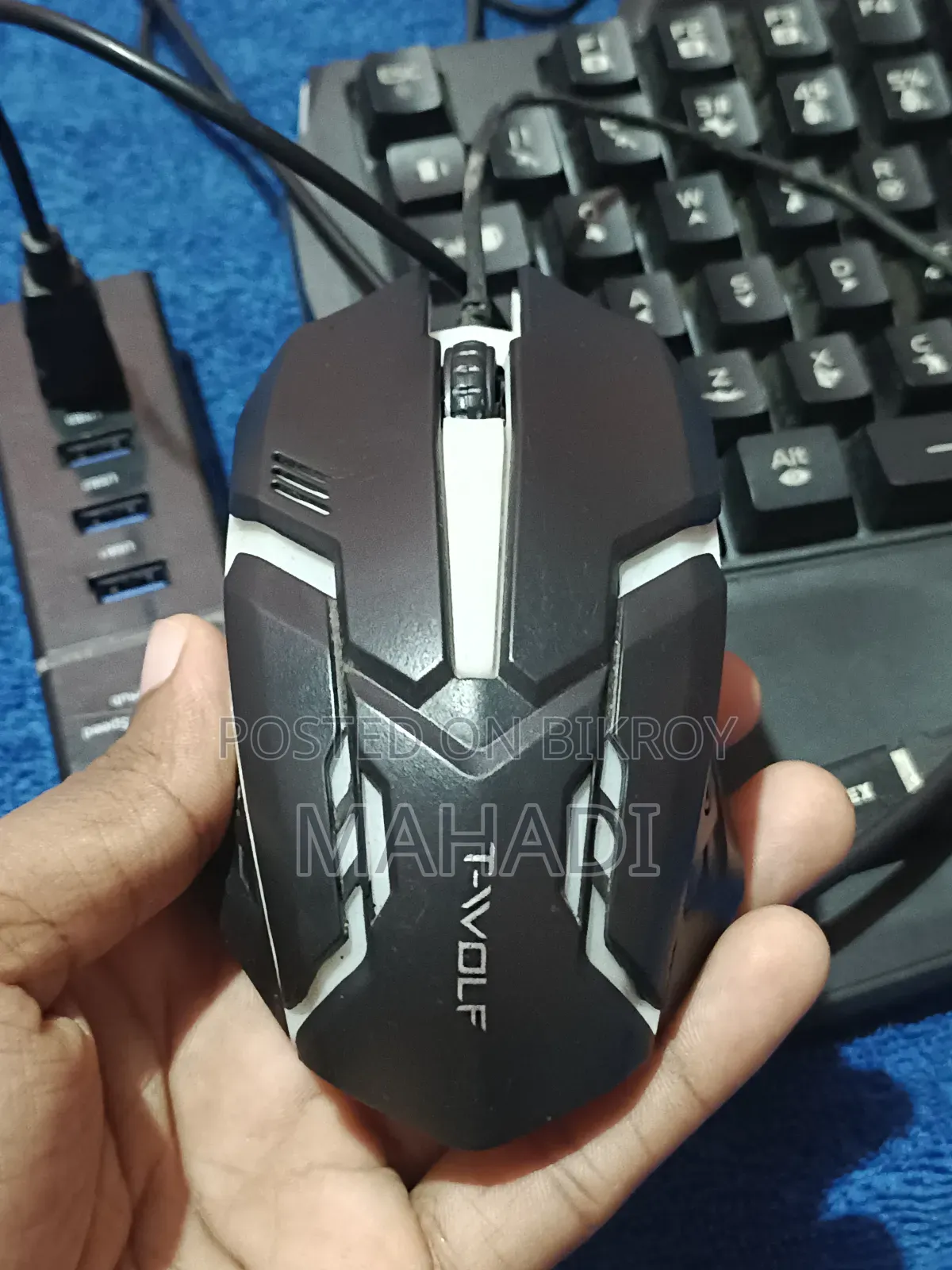 গেমিং কিবোর্ড উইথ ইউএসবি কানেক্টর মাউস।