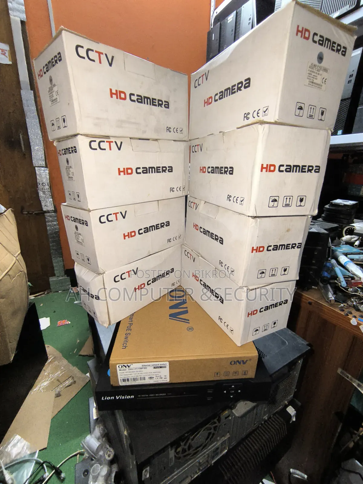 Poe 8 Pcs Camera 8 Channel NVR 8 Port Poe Switch 500gb HDD