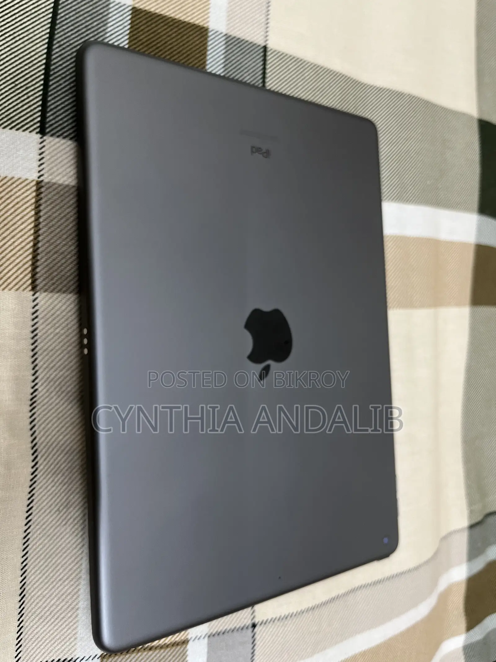 Apple iPad 9.7 64 GB Gray