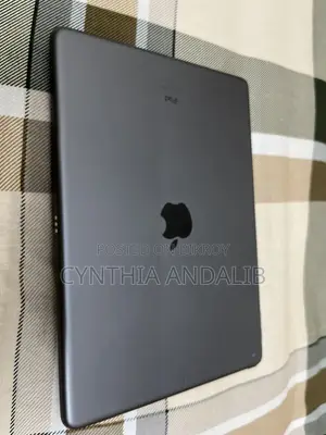 Apple iPad 9.7 64 GB Gray