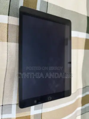 Apple iPad 9.7 64 GB Gray