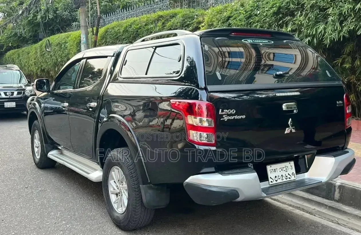 মিতসুবিশি এল২০০ ২০১৭ কালো