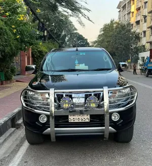 মিতসুবিশি এল২০০ ২০১৭ কালো