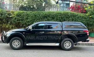 মিতসুবিশি এল২০০ ২০১৭ কালো