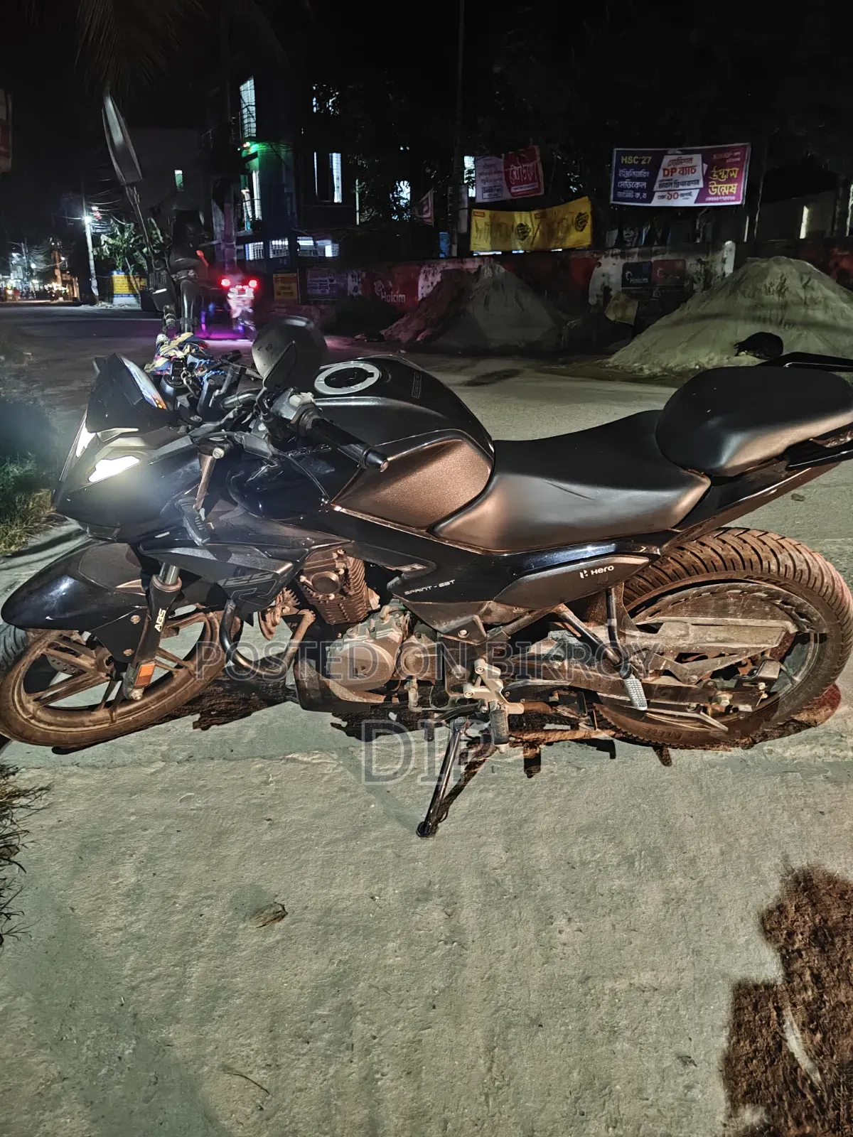 হিরো এক্সট্রিম ১২৫আর ২০২৪ ব্ল্যাক