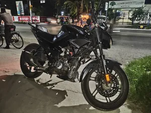 হিরো এক্সট্রিম ১২৫আর ২০২৪ ব্ল্যাক
