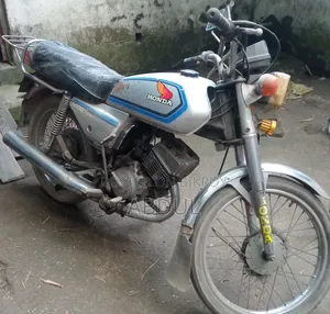 হোন্ডা ১৯৯০ সিলভার