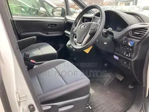 Toyota Noah 1.8 Front-Wheel Drive Hybrid (7 Seater) 2021 Pearl