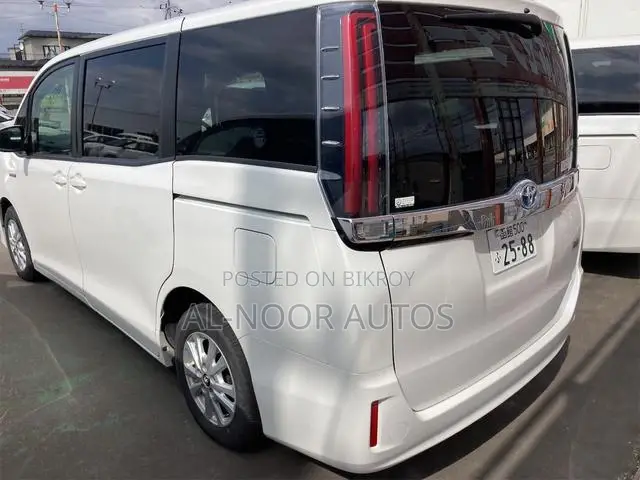 Toyota Noah 1.8 Front-Wheel Drive Hybrid (7 Seater) 2021 Pearl