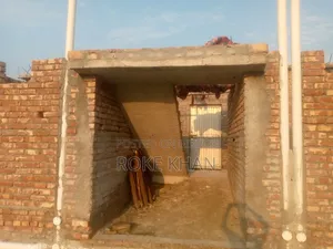 6-Bedroom House in Court Station for Sale