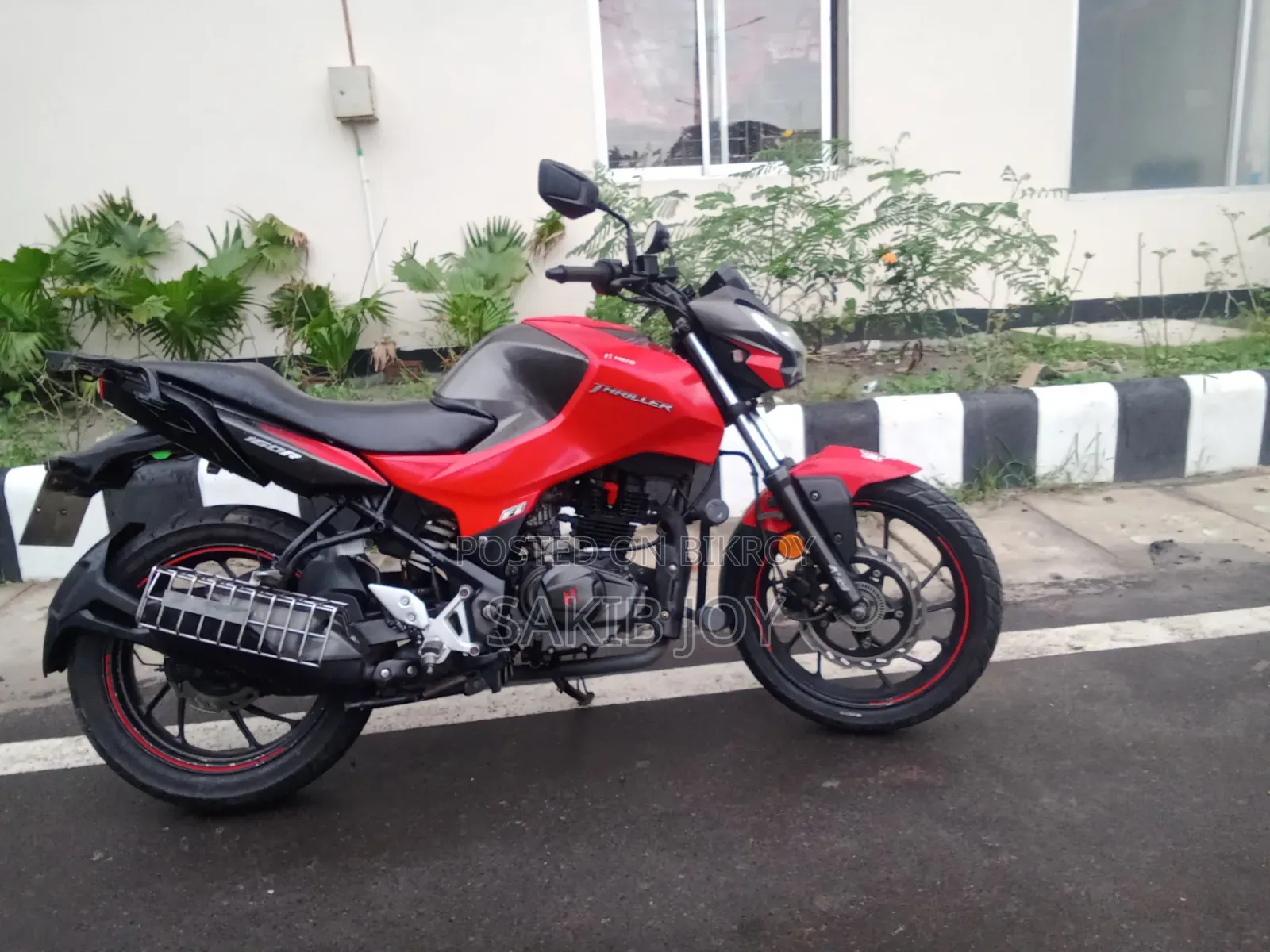 Hero Thriller 160R 2022 Red