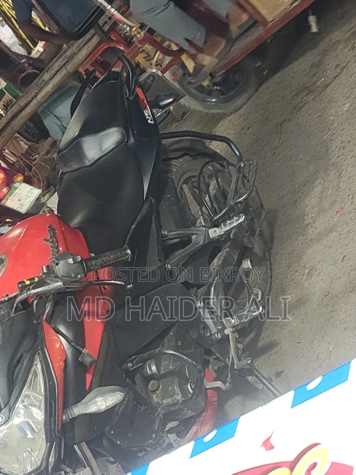 Bajaj Pulsar 150 2022 Red