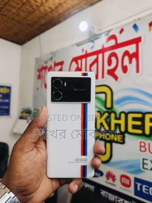 আইকিউওও ২৫৬ জিবি