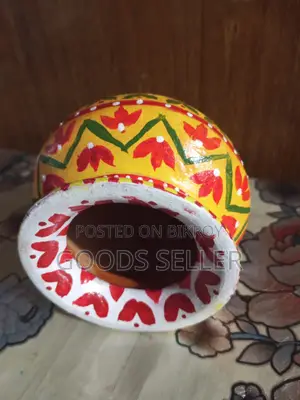 হাতে আঁকা সুন্দর নকশাদার মাটির হাড়ি