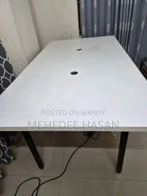 কনফারেন্স টেবিল