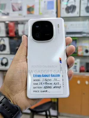 আইকিউওও ১২ ৫১২ জিবি হোয়াইট