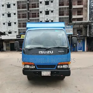 Isuzu NKR Cover Van 2002