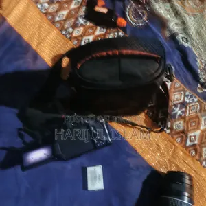 Canon 600D with 2 Batteries Memory Bag Lens