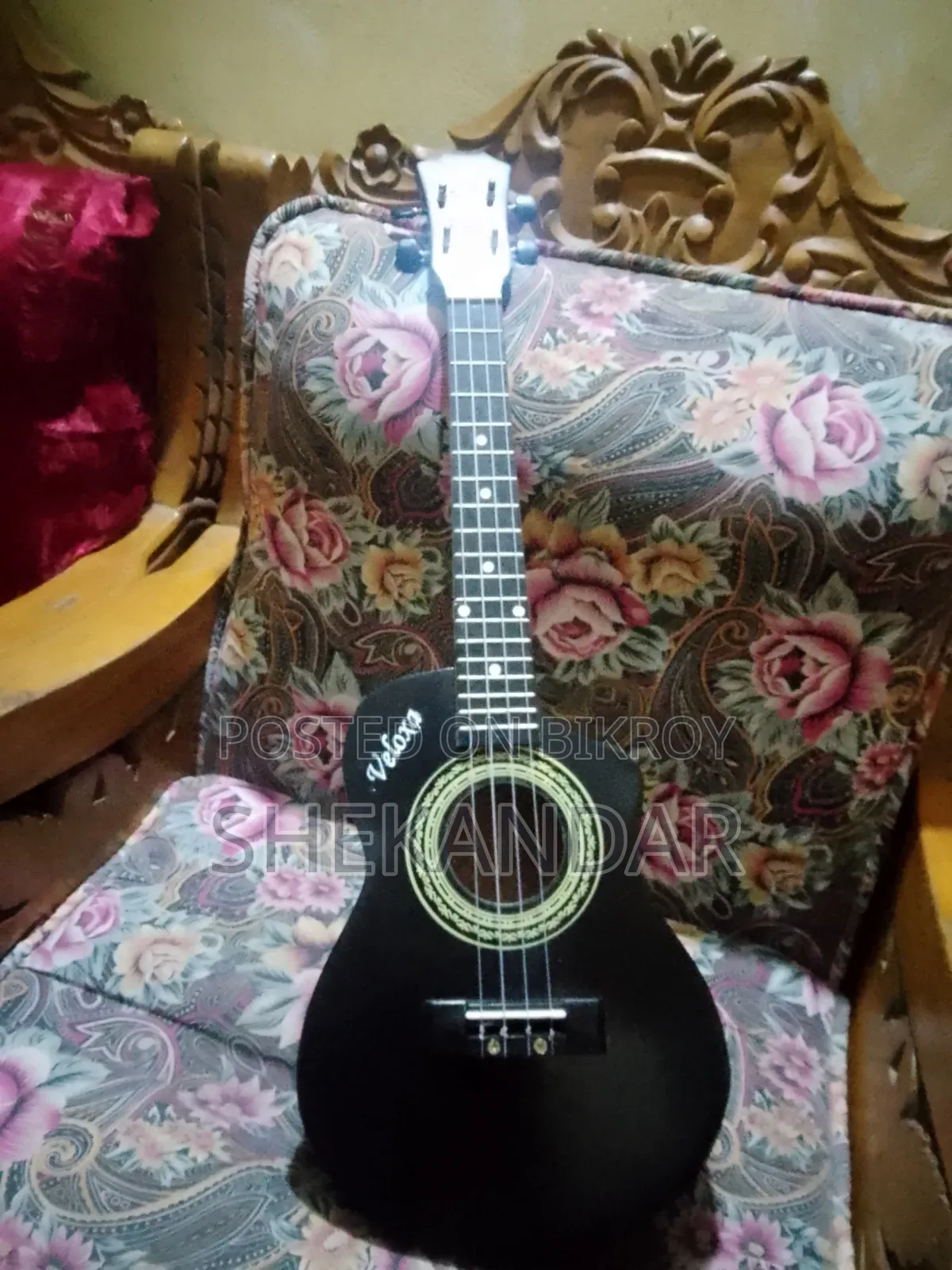 ইউকেলেলে বিক্রি করা হবে