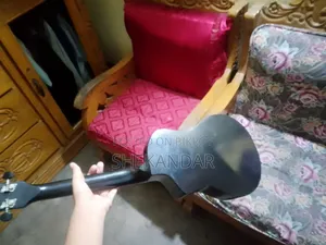 ইউকেলেলে বিক্রি করা হবে