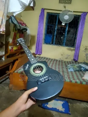 ইউকেলেলে বিক্রি করা হবে