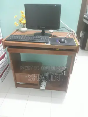 কম্পিউটার টেবিল