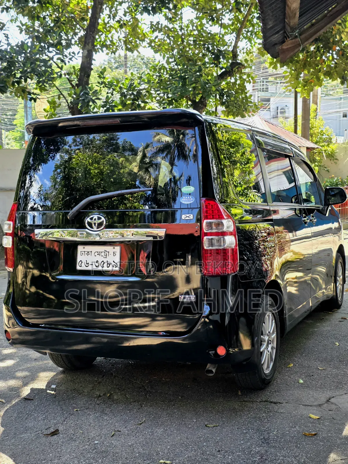 টয়োটা নোয়া ২০১৩ ধূসর