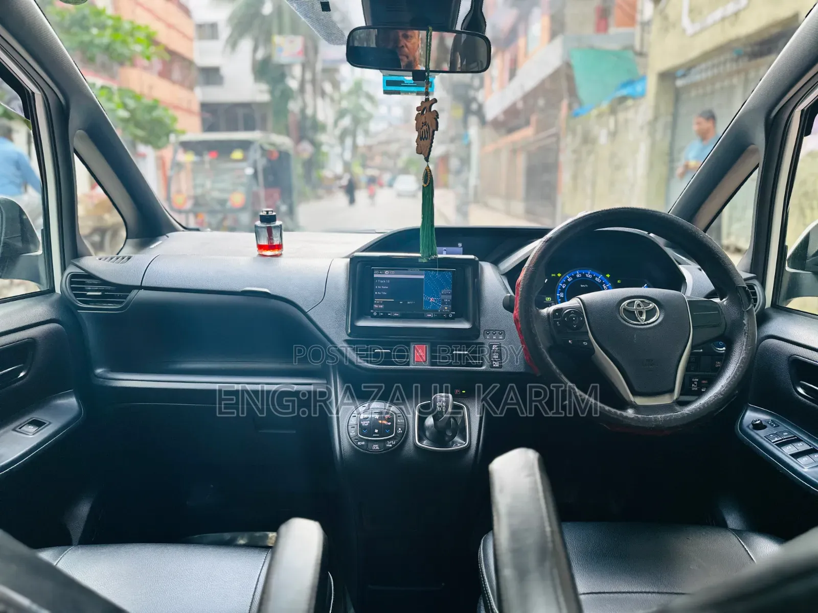 টয়োটা নোয়া ১.৮ এফডব্লিউডি হাইব্রিড (৭ সিটার) ২০১৬ পার্ল