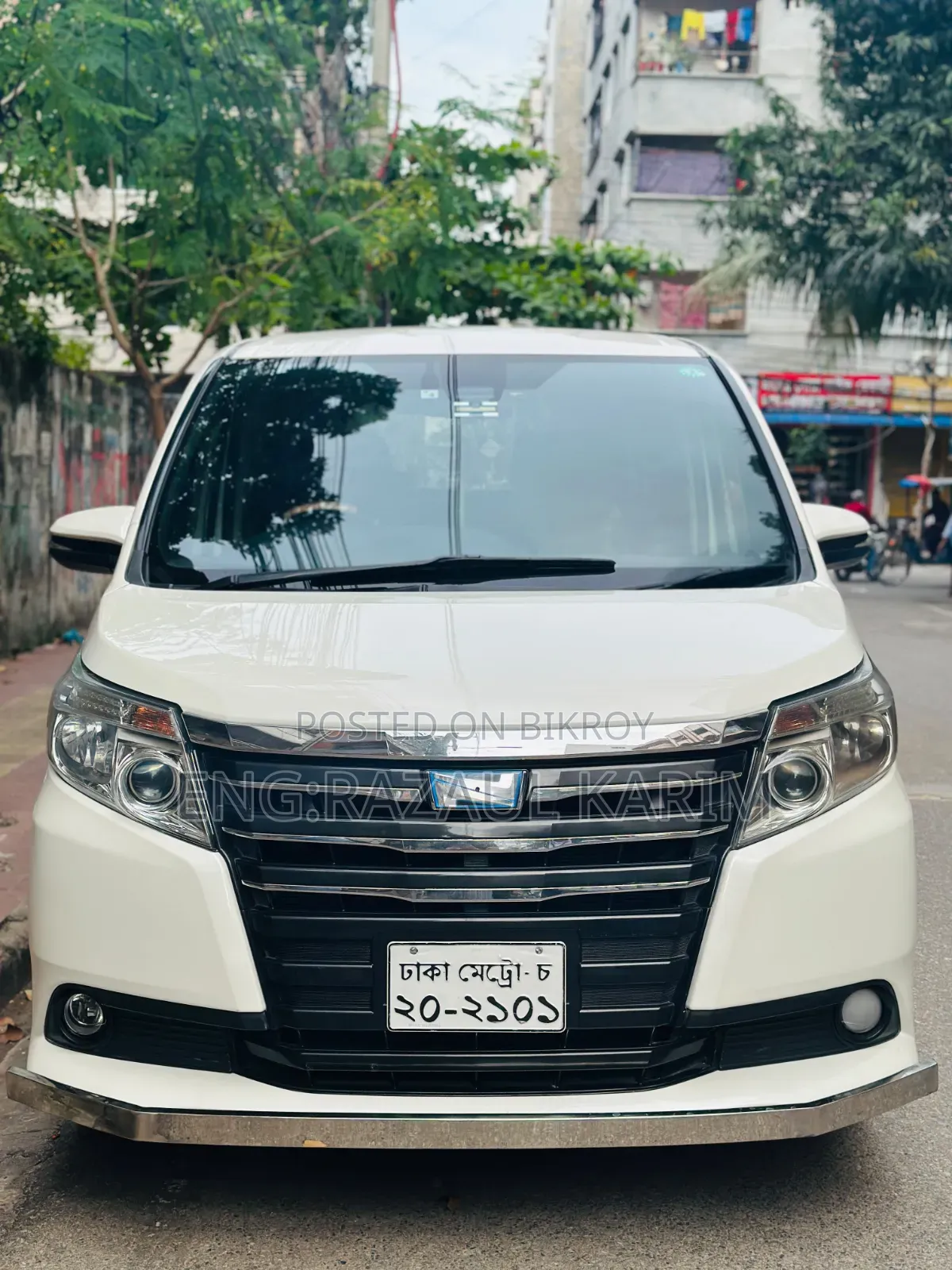 টয়োটা নোয়া ১.৮ এফডব্লিউডি হাইব্রিড (৭ সিটার) ২০১৬ পার্ল