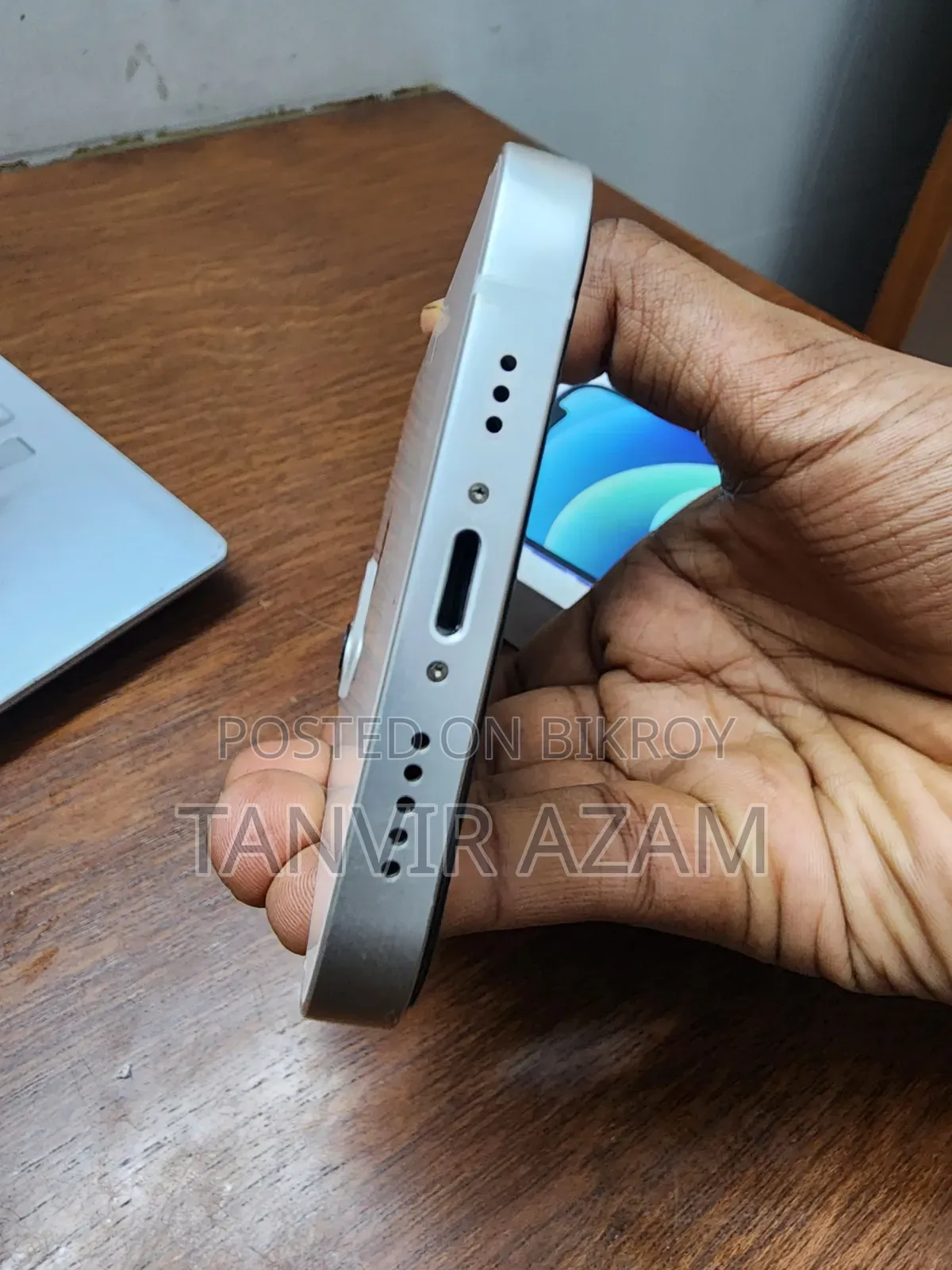 অ্যাপল আইফোন ১২ ৬৪ জিবি হোয়াইট