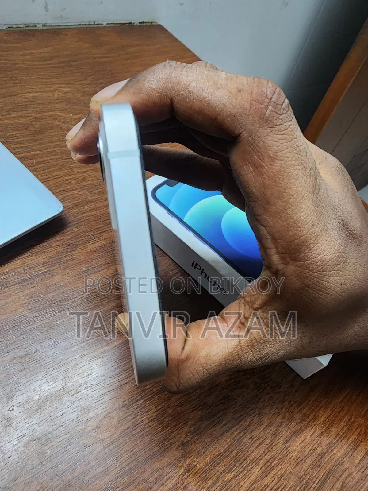 অ্যাপল আইফোন ১২ ৬৪ জিবি হোয়াইট