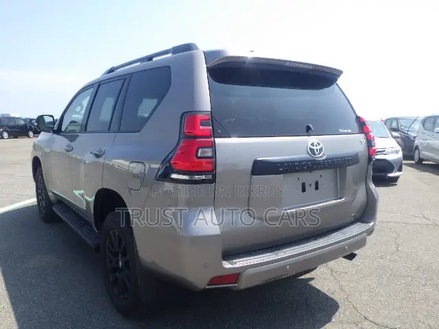 Toyota Land Cruiser Prado 2022 Brown