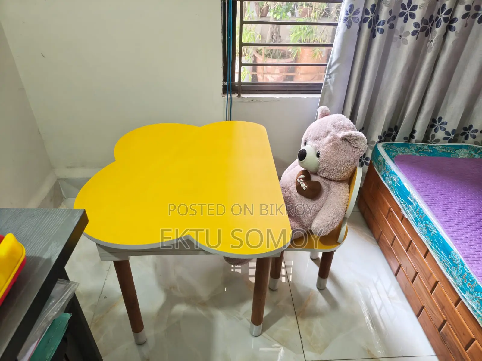 চেয়ারসহ বাচ্চাদের পড়ার টেবিল – ভালো অবস্থায়!