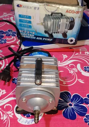 Oxygen pump for ornamental fish farming
