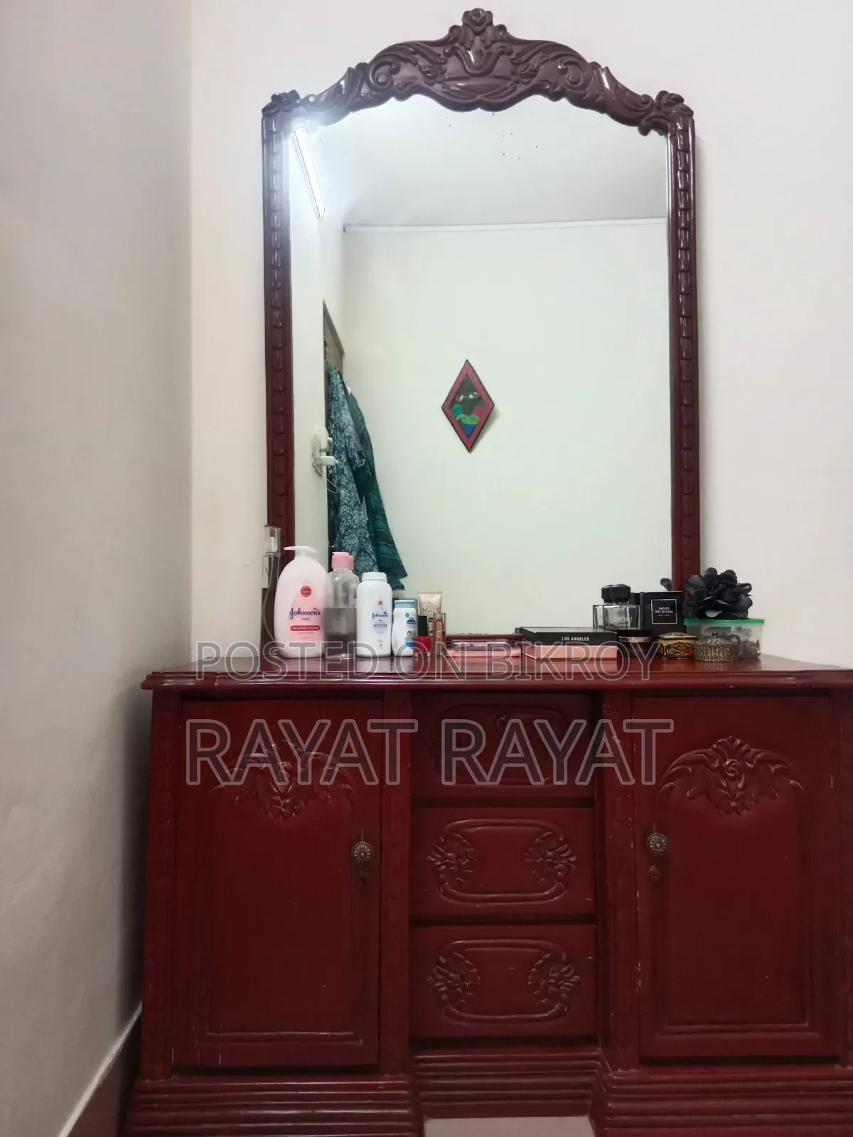 ড্রেসিং টেবিল