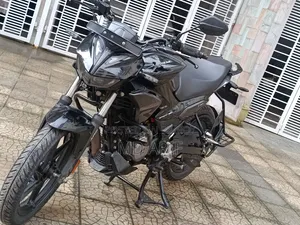New Hero Xtreme 125R 2025 Black