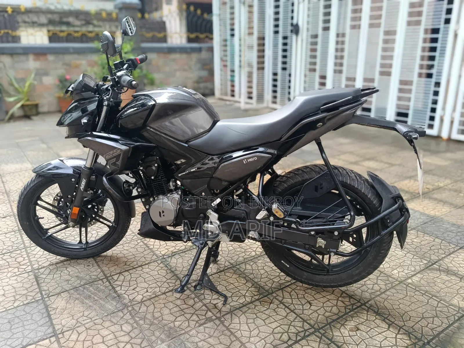 New Hero Xtreme 125R 2025 Black