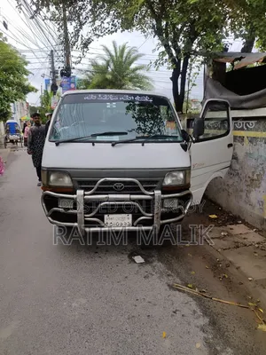 Toyota HiAce 2003 White