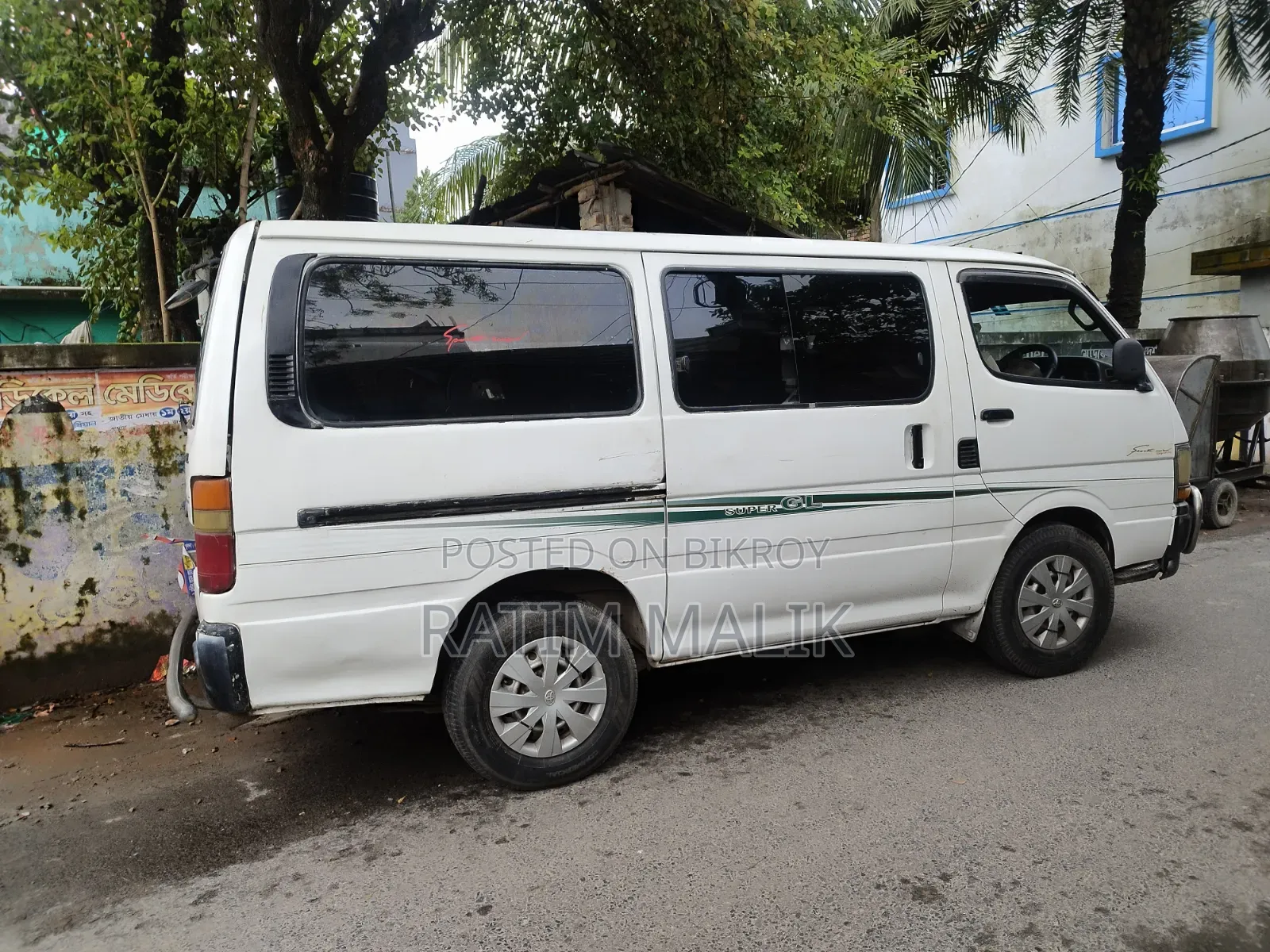 Toyota HiAce 2003 White