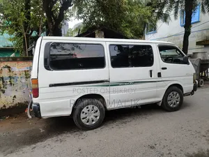 Toyota HiAce 2003 White