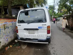 Toyota HiAce 2003 White