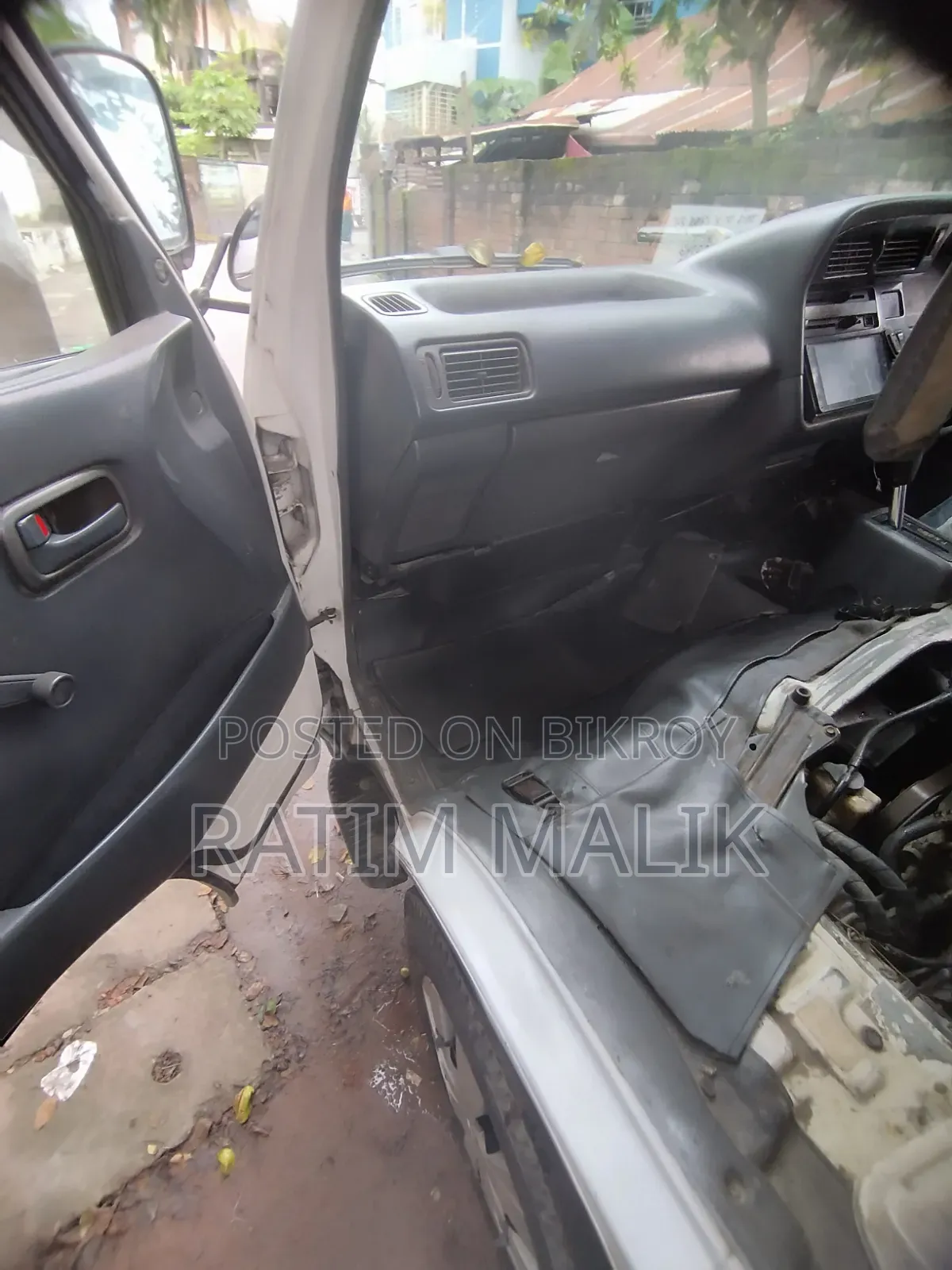Toyota HiAce 2003 White