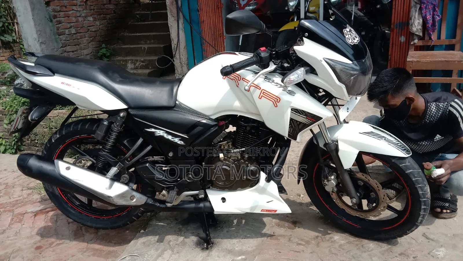 TVS Apache RTR 160 2V 2017 White