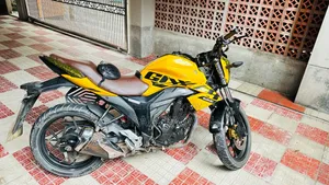 Suzuki Gixxer 2023 Yellow
