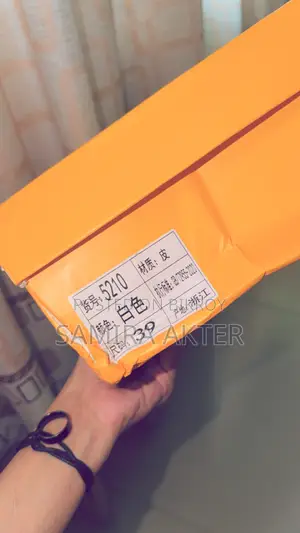 ওকসেক্স - স্নিকার