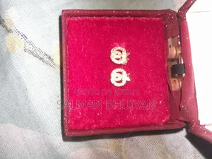 ডায়মন্ডের কানের দুল